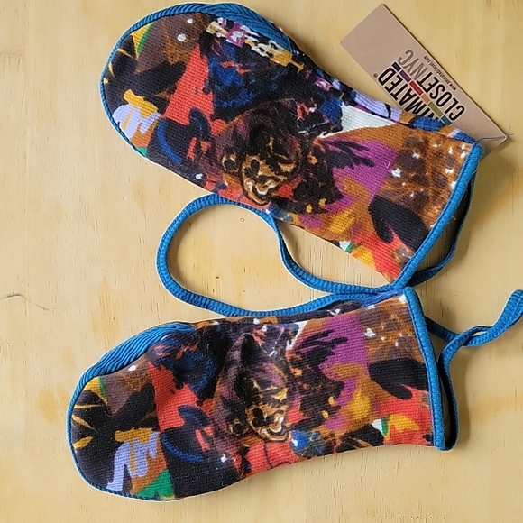 ANIMATED CLOSET MITTENS - Picture 2 of 11